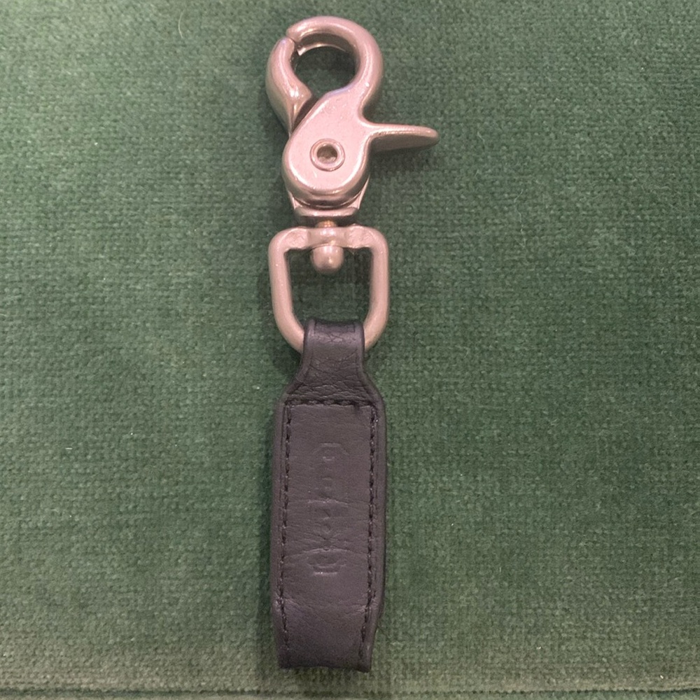 Coach embossed loop key clip, vintage!🖤🔑